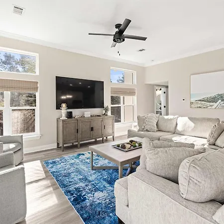Gulf Coast Retreat With Pool 1 Mile To Beach